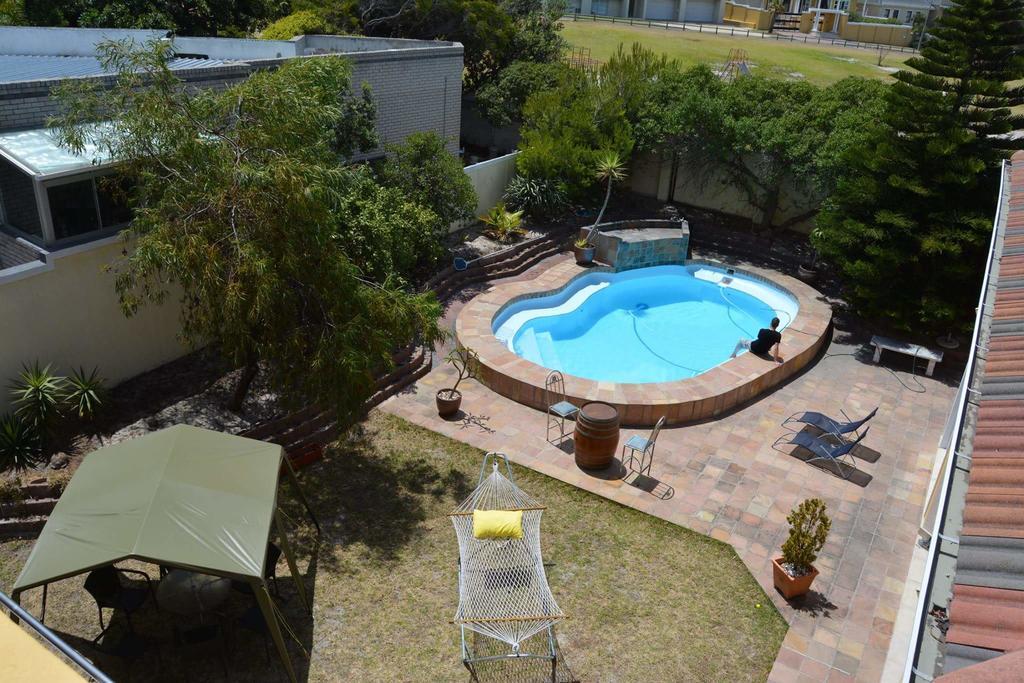 Natalie Guesthouse Bloubergstrand Exterior photo